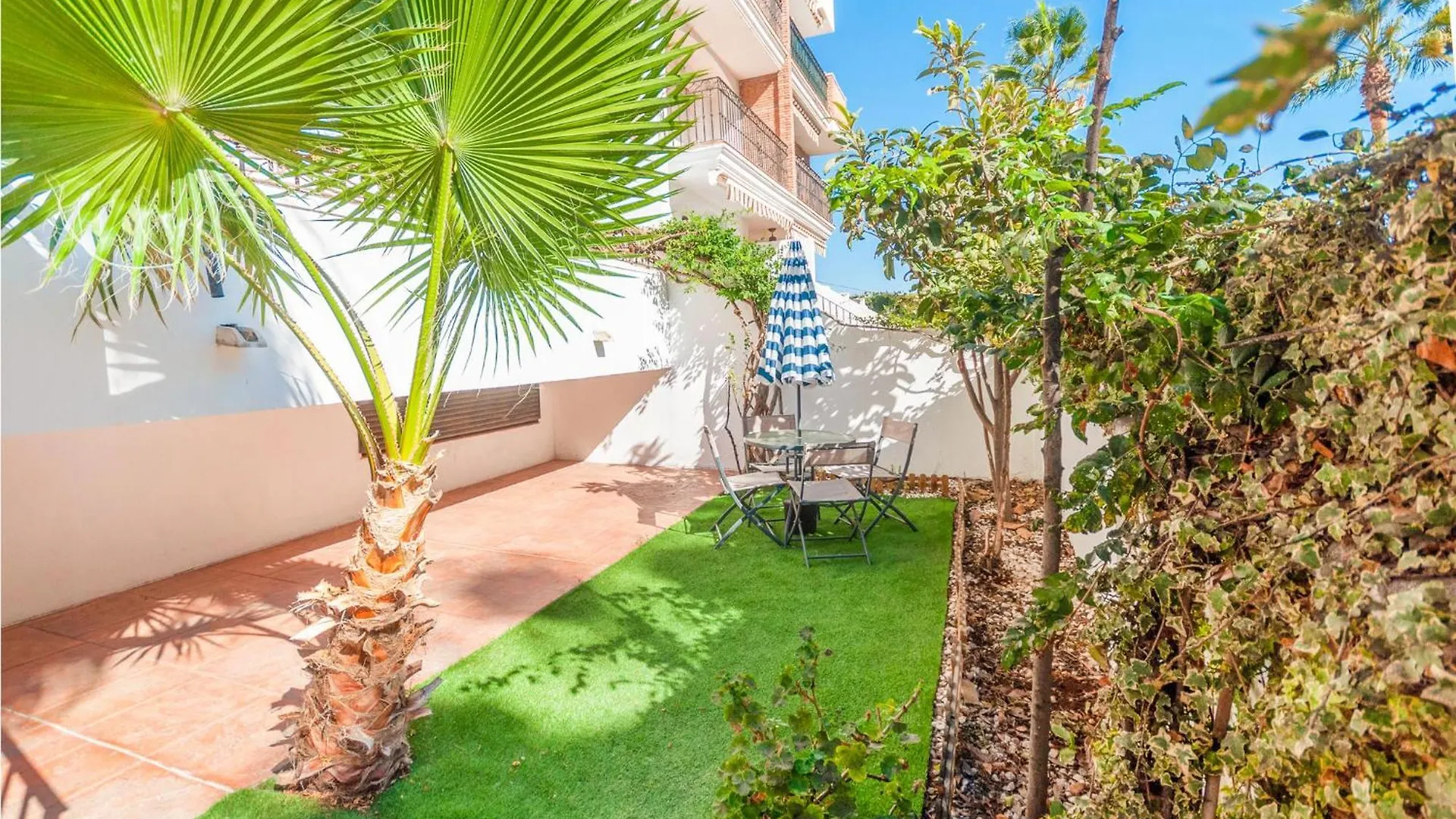 3 Bedroom Stunning Apartment In Motril